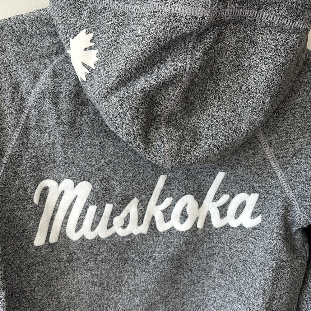 Rare salt and pepper Roots maskoka sweater. - Picture 4 of 5